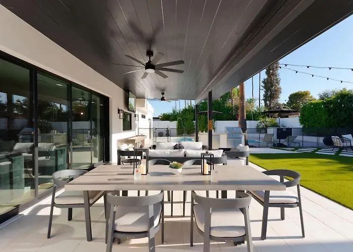 D&g Retreat-resort Style Backyard-north Scottsdale Holiday home *